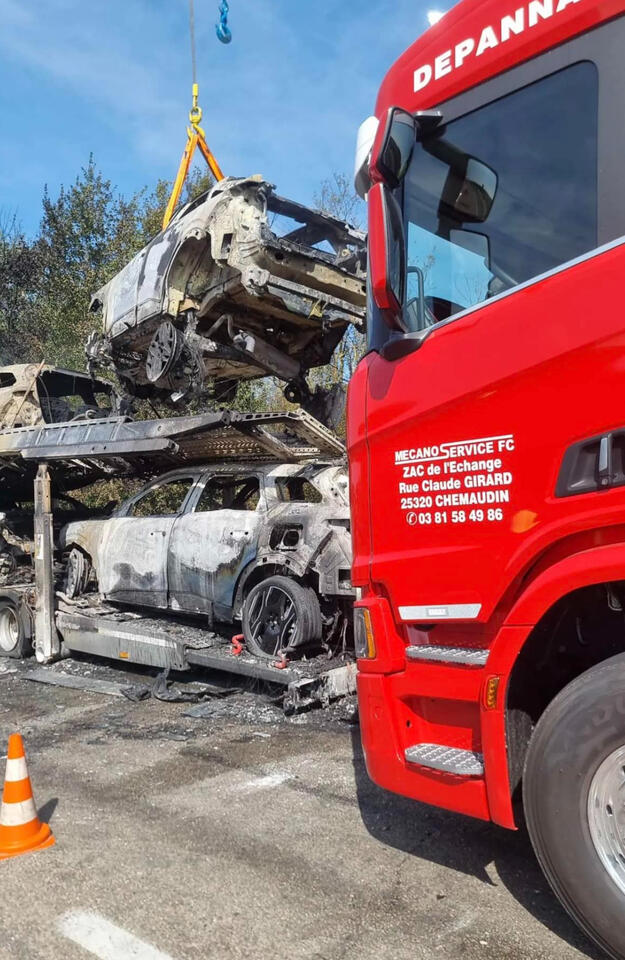 Les voitures sont encore chaudes