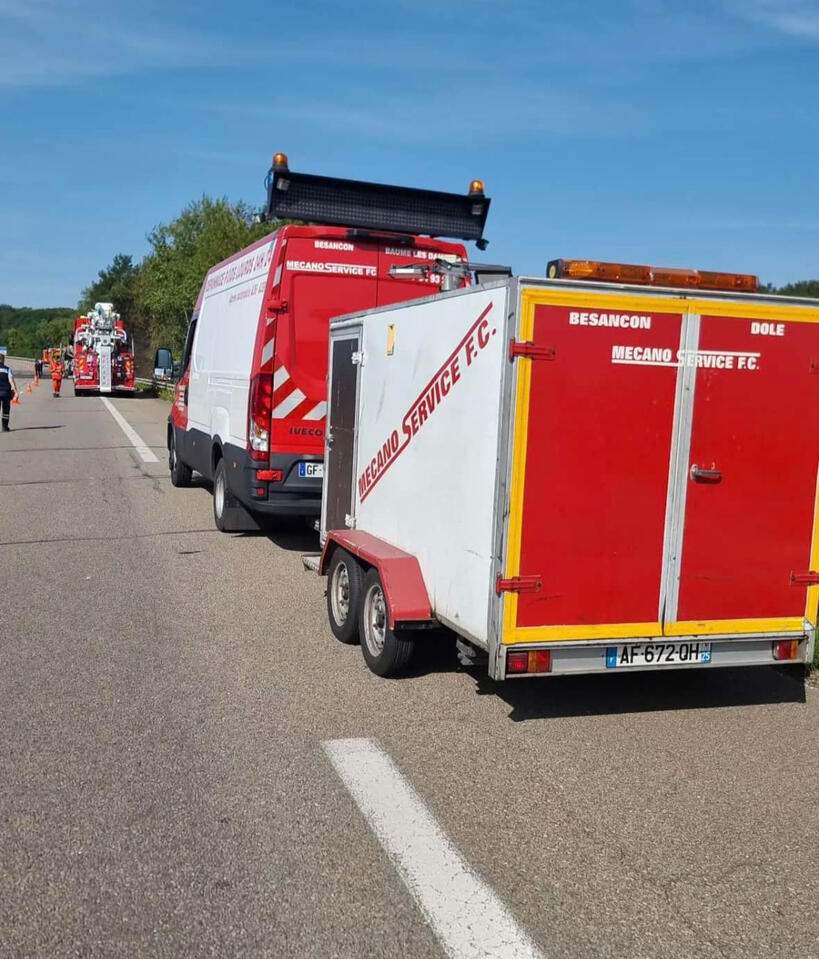 Camion remorque avec outillage